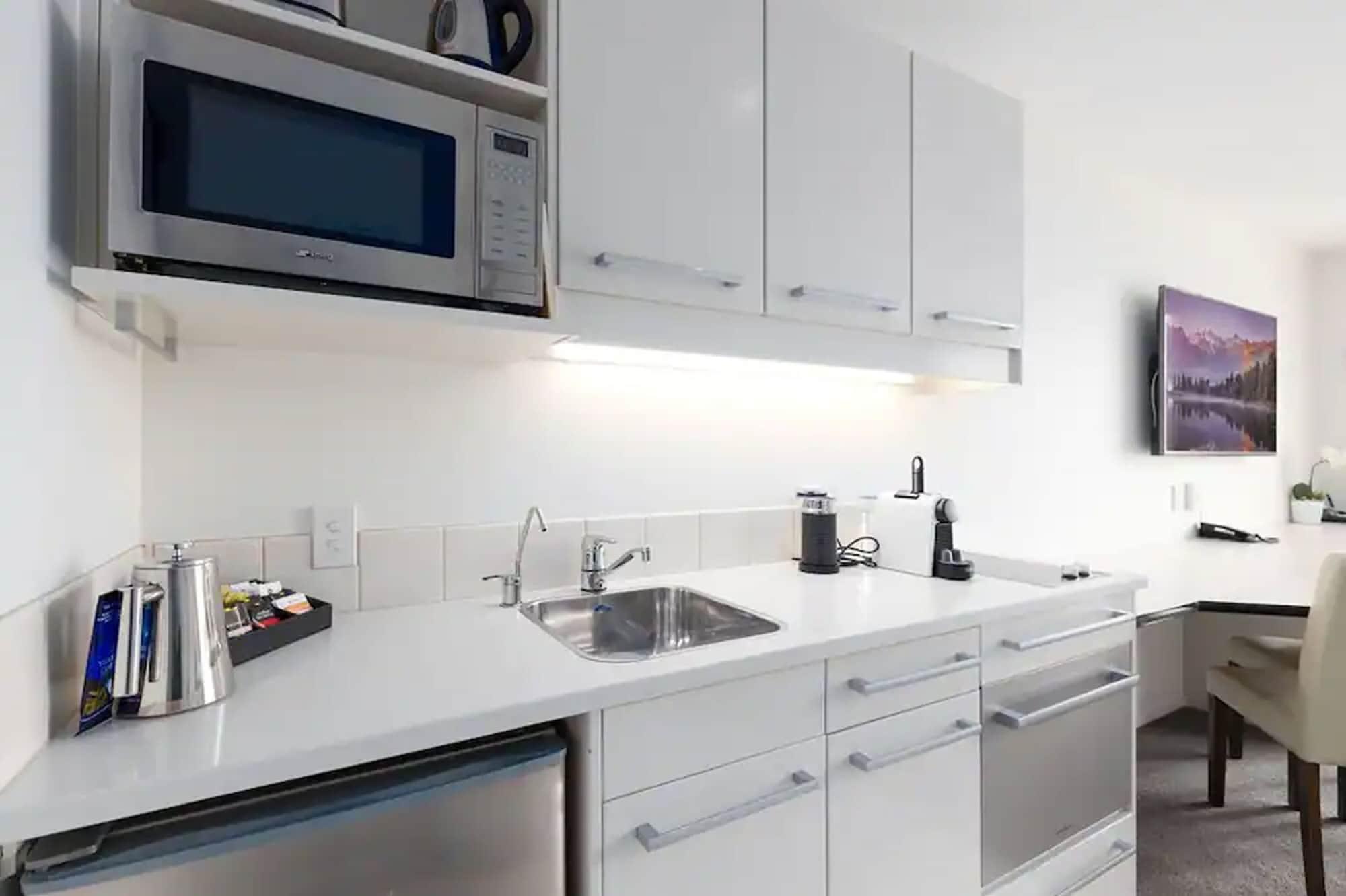 Palazzo Motor Lodge Nelson Extérieur photo A typical kitchen in a typical apartment