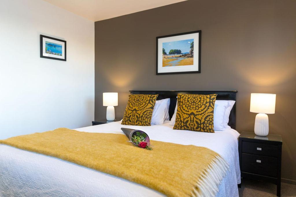 Palazzo Motor Lodge Nelson Extérieur photo A bedroom at the hotel