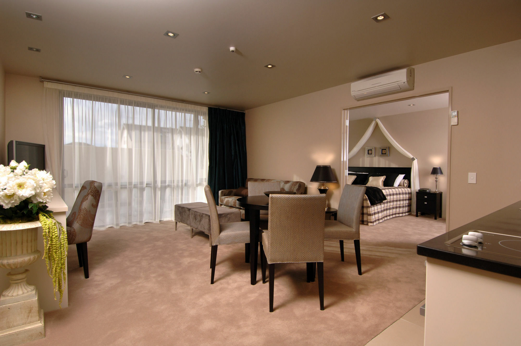 Palazzo Motor Lodge Nelson Extérieur photo A suite at the Crowne Plaza Hotel, Auckland