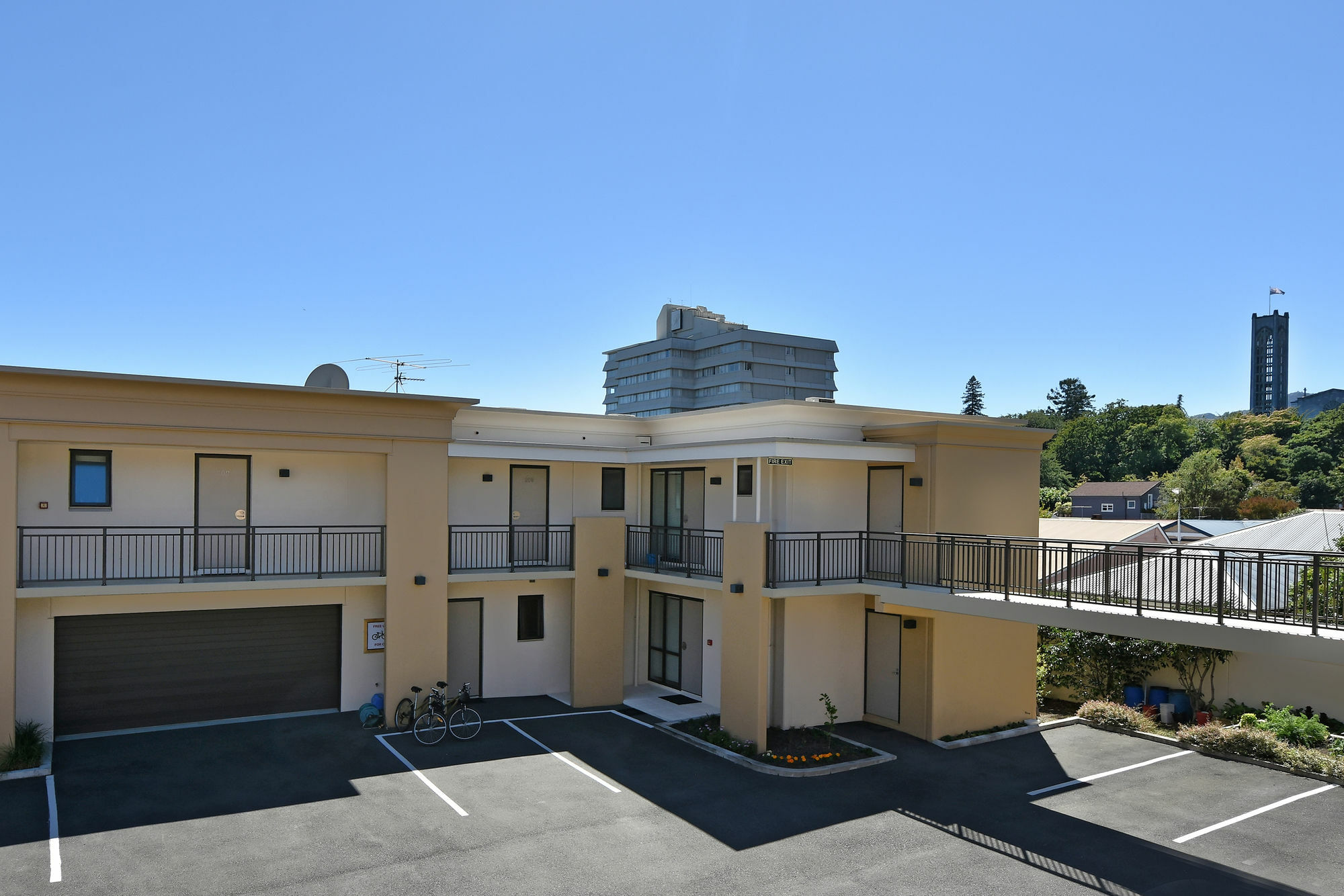 Palazzo Motor Lodge Nelson Extérieur photo The building's courtyard