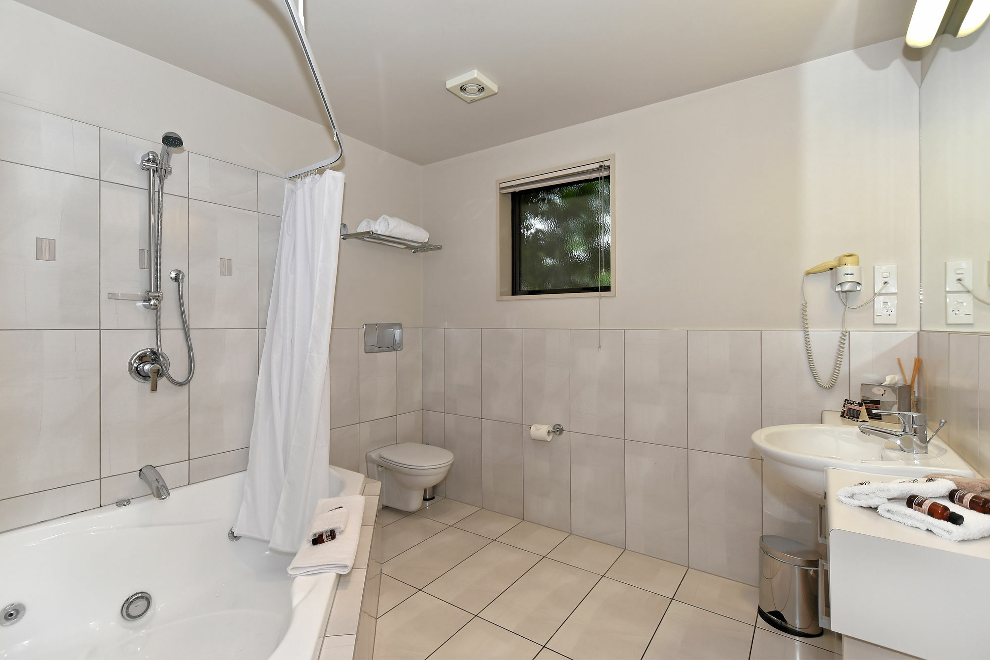 Palazzo Motor Lodge Nelson Extérieur photo Bathroom