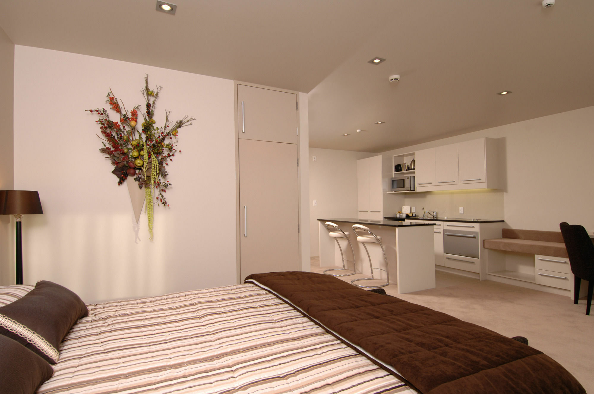 Palazzo Motor Lodge Nelson Extérieur photo A typical studio apartment